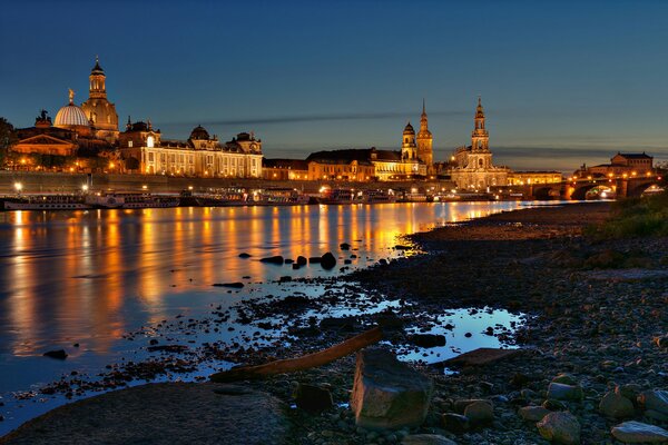 Stadt Dresden Nacht am Fluss