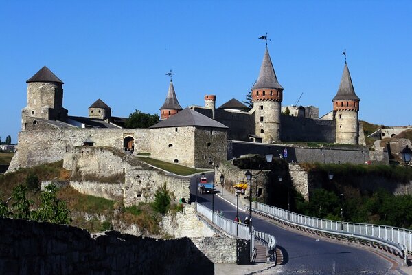 Le célèbre château de pierre dans la ville de Kamianets-Podolsky