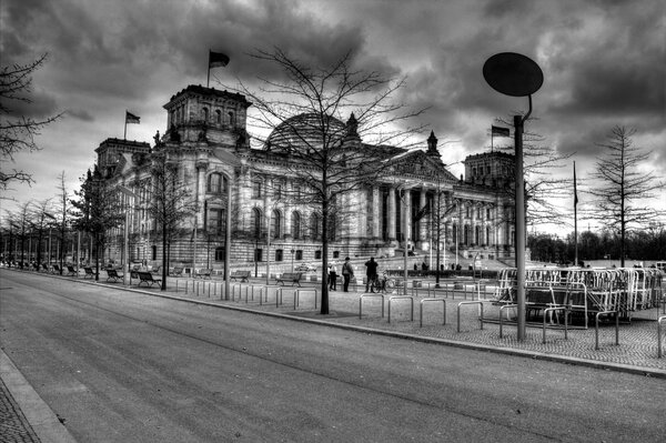 Nubes en el Reichstag, foto en blanco y negro