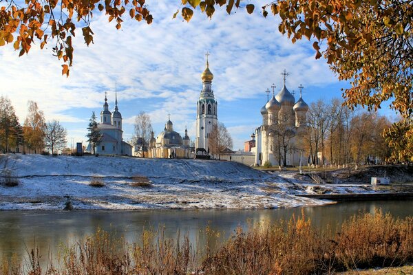 Églises dans la belle ville de Vologda