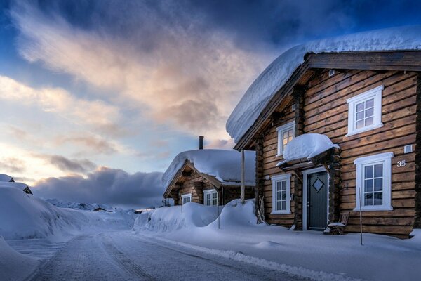 Wioska Hovden, Norwegia. Norweskie domki w miejscowości Agder. Domy w Norwegii zimą