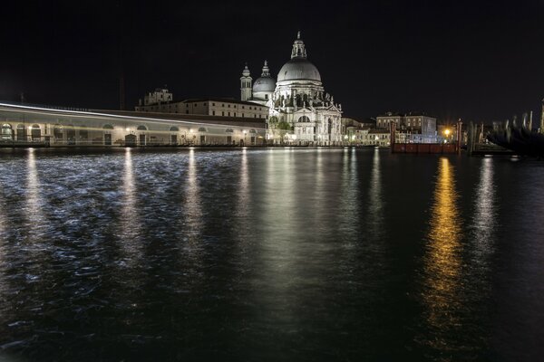 Venecia Italia ciudad por la noche