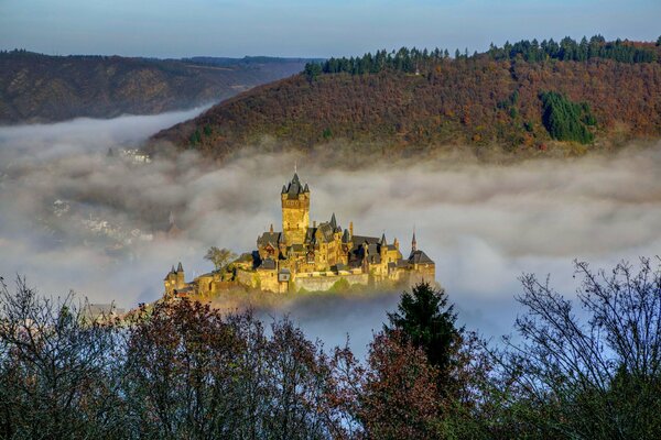 Märchenschloss im Nebel