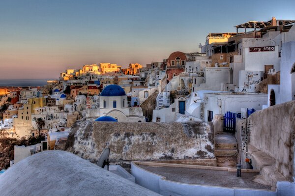 Vista della vecchia città greca all alba