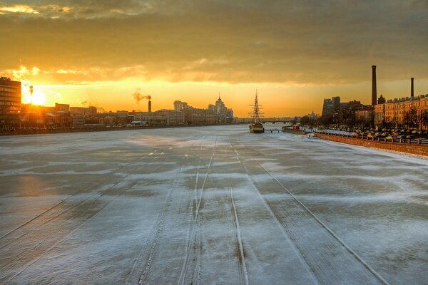 Sunrise over the ice-covered Neva