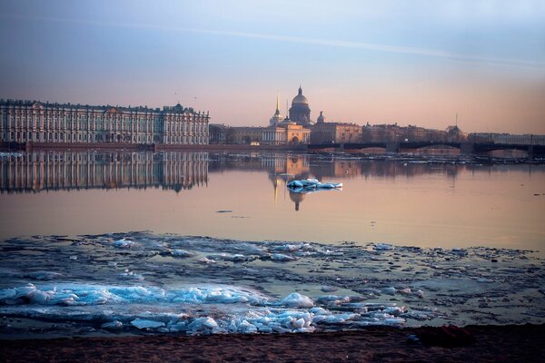 Blick auf St. Petersburg im Frühling