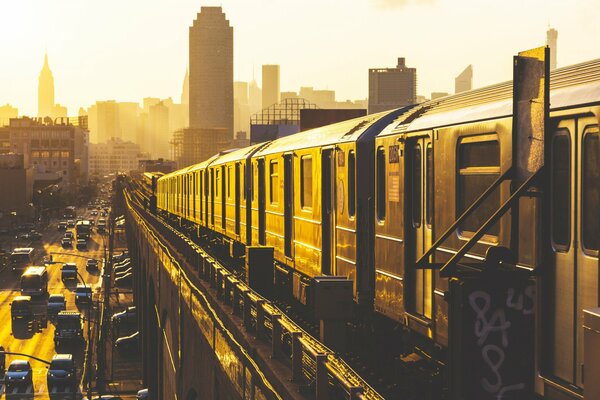 Lever du soleil à New York sur le chemin de fer