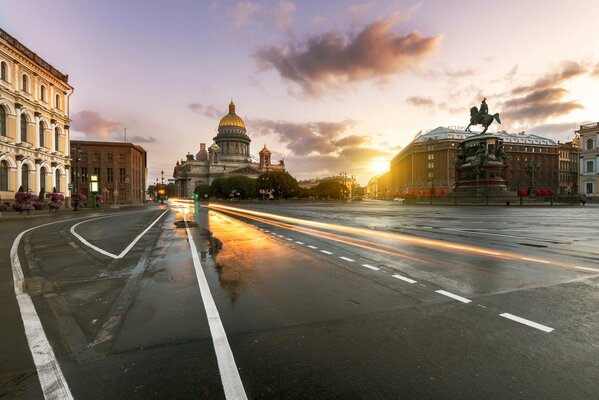 Belle aube sur Saint-Pétersbourg