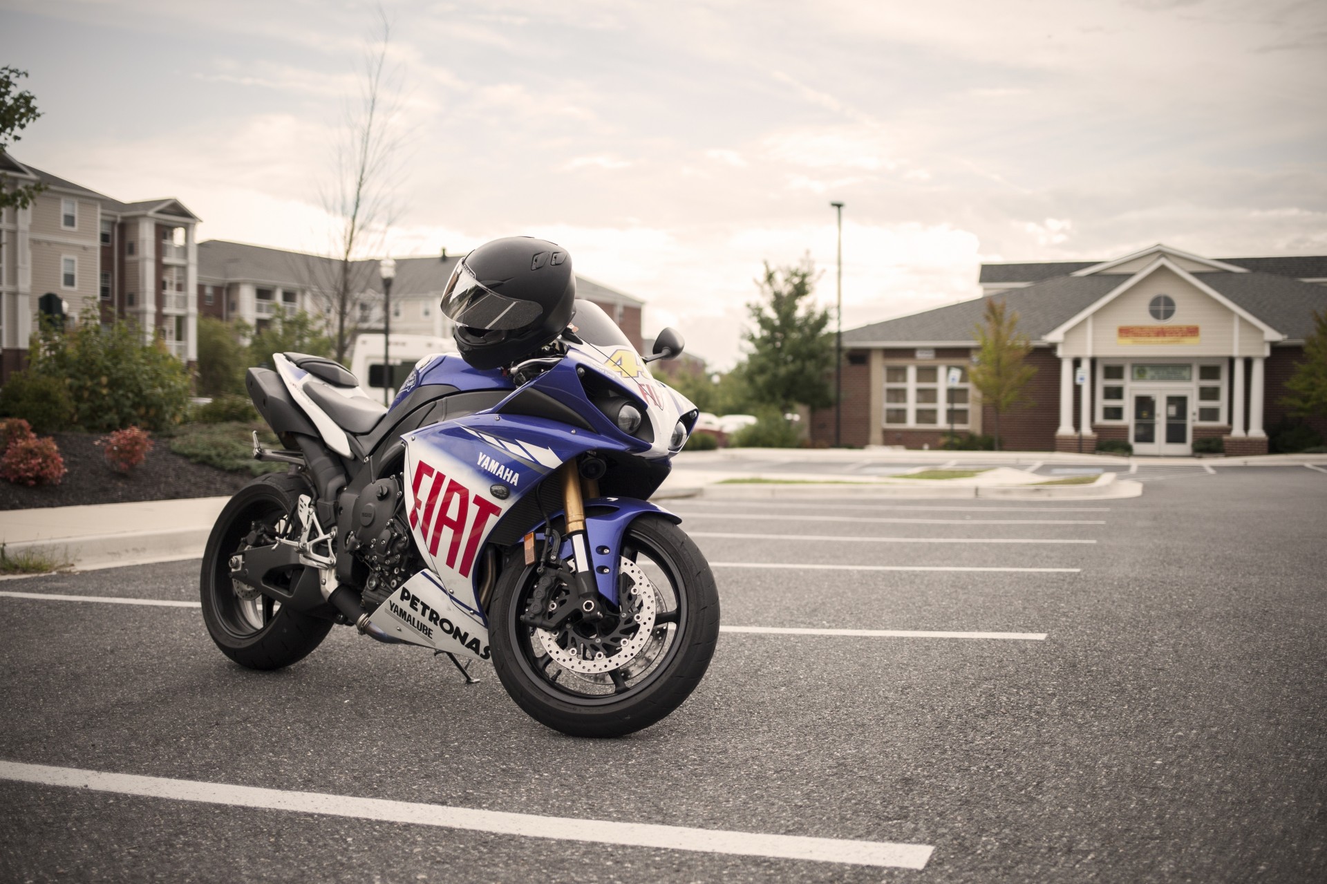 bici de la suciedad azul casco yamaha yzf-r1 r1