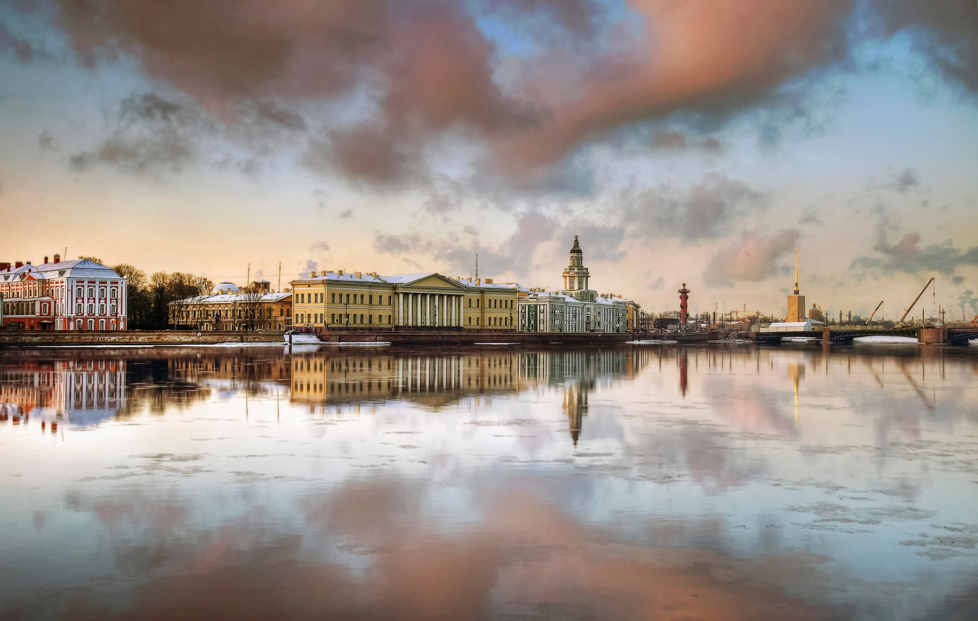 san petersburgo terraplén primavera