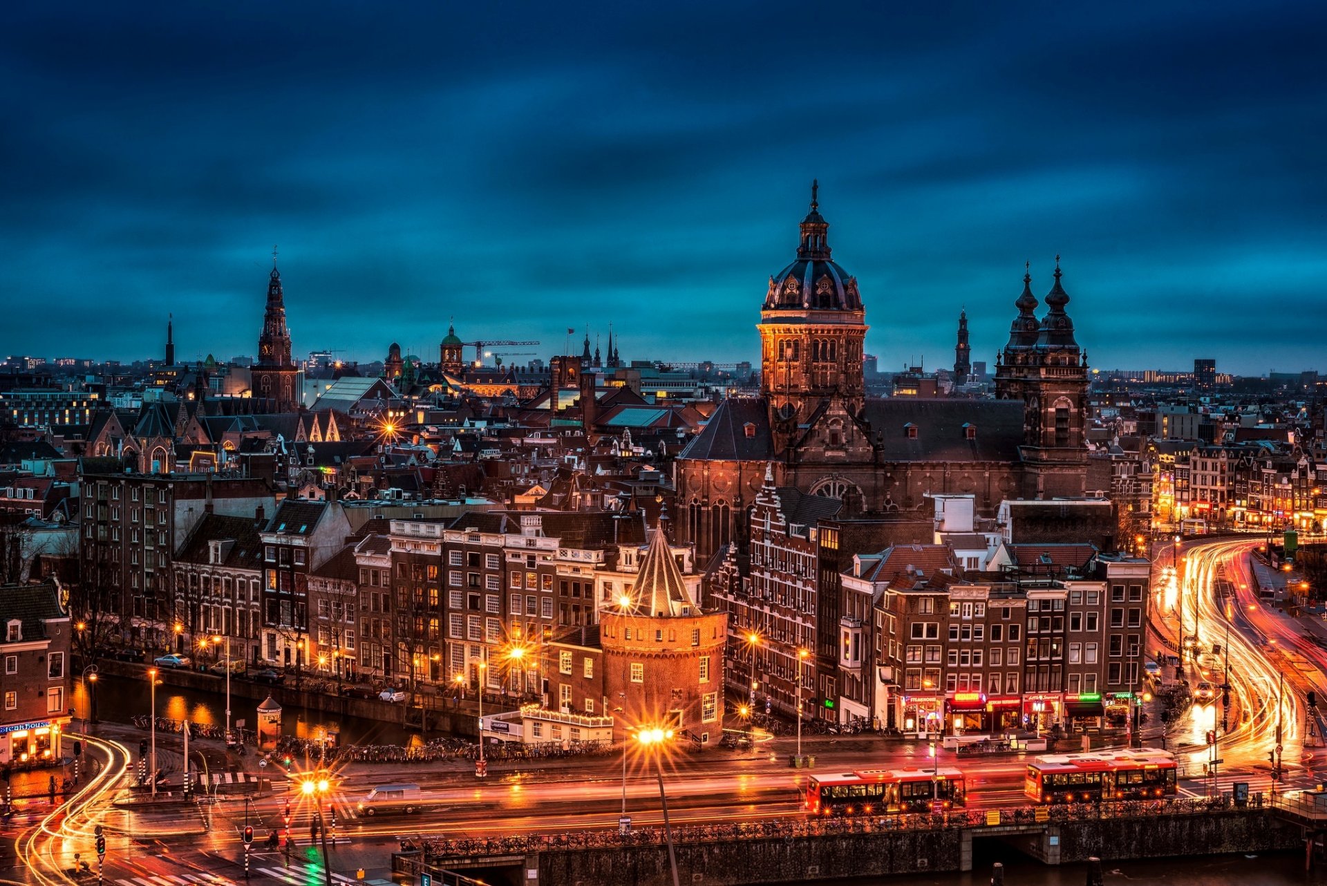 amsterdam olanda settentrionale paesi bassi città notte sera case edifici tetti ponte strade strade luci esposizione panorama