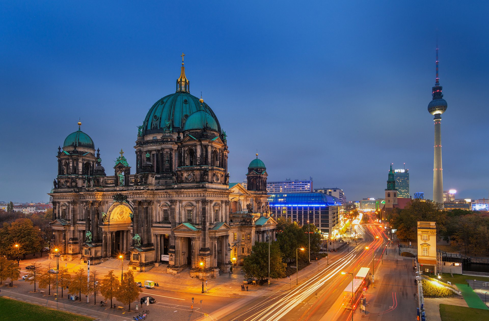 berlino germania berliner casa cattedrale di berlino sera strada esposizione luce