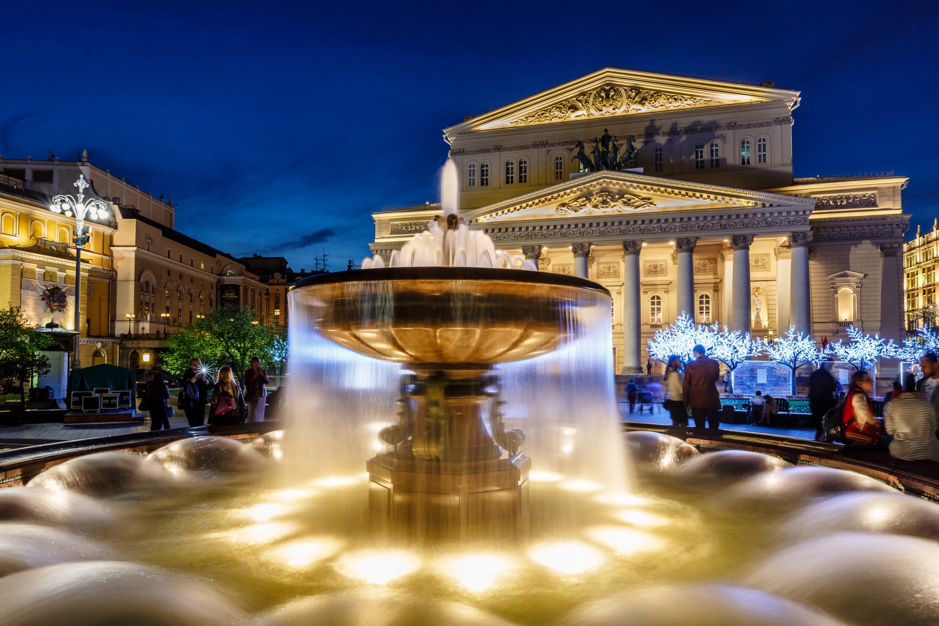 teatr bolszoj moskwa rosja fontanna iluminacja