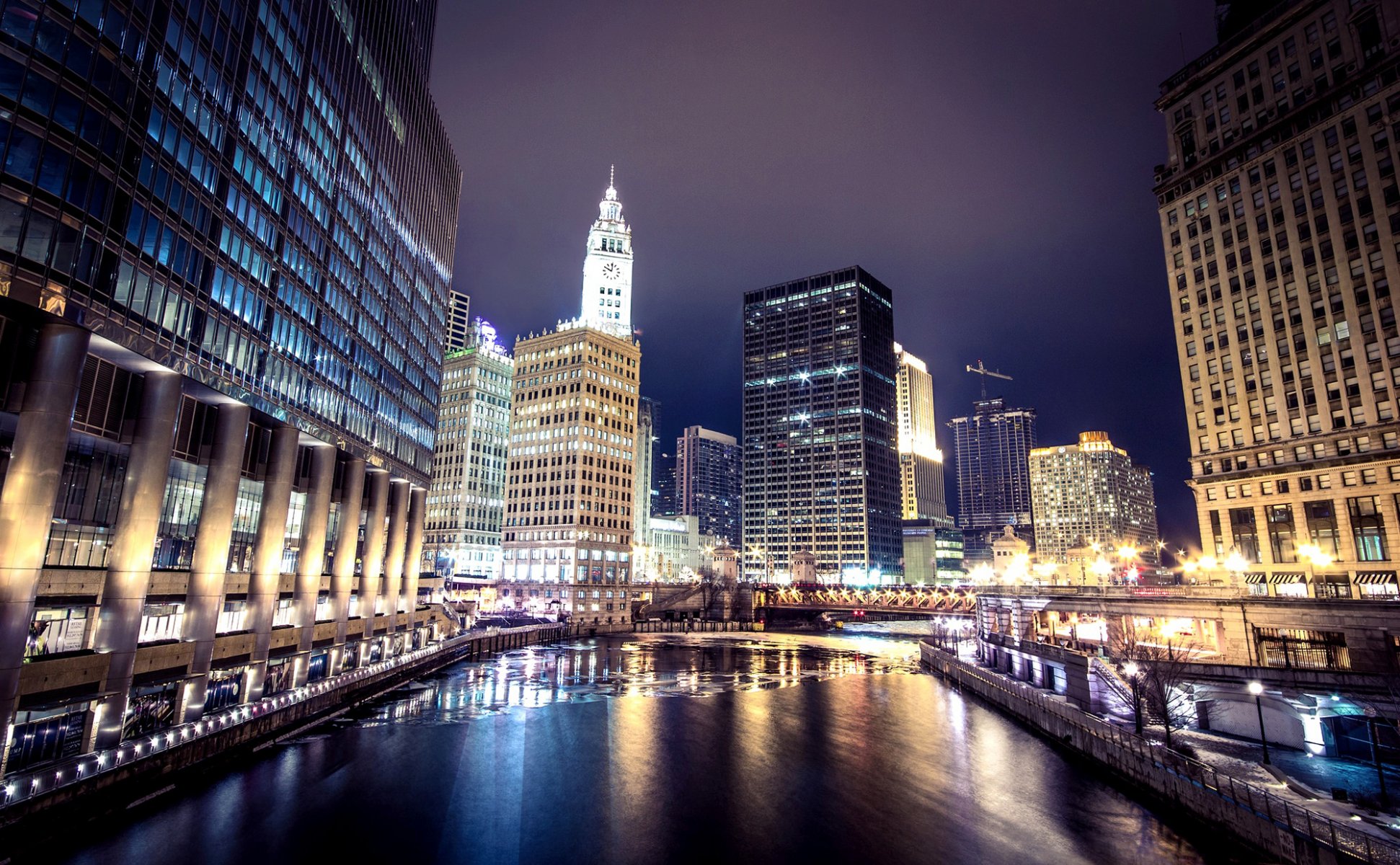 chicago illinois vereinigte staaten von amerika usa chicago river stadt fluss lichter brücke wolkenkratzer gebäude beleuchtung winter