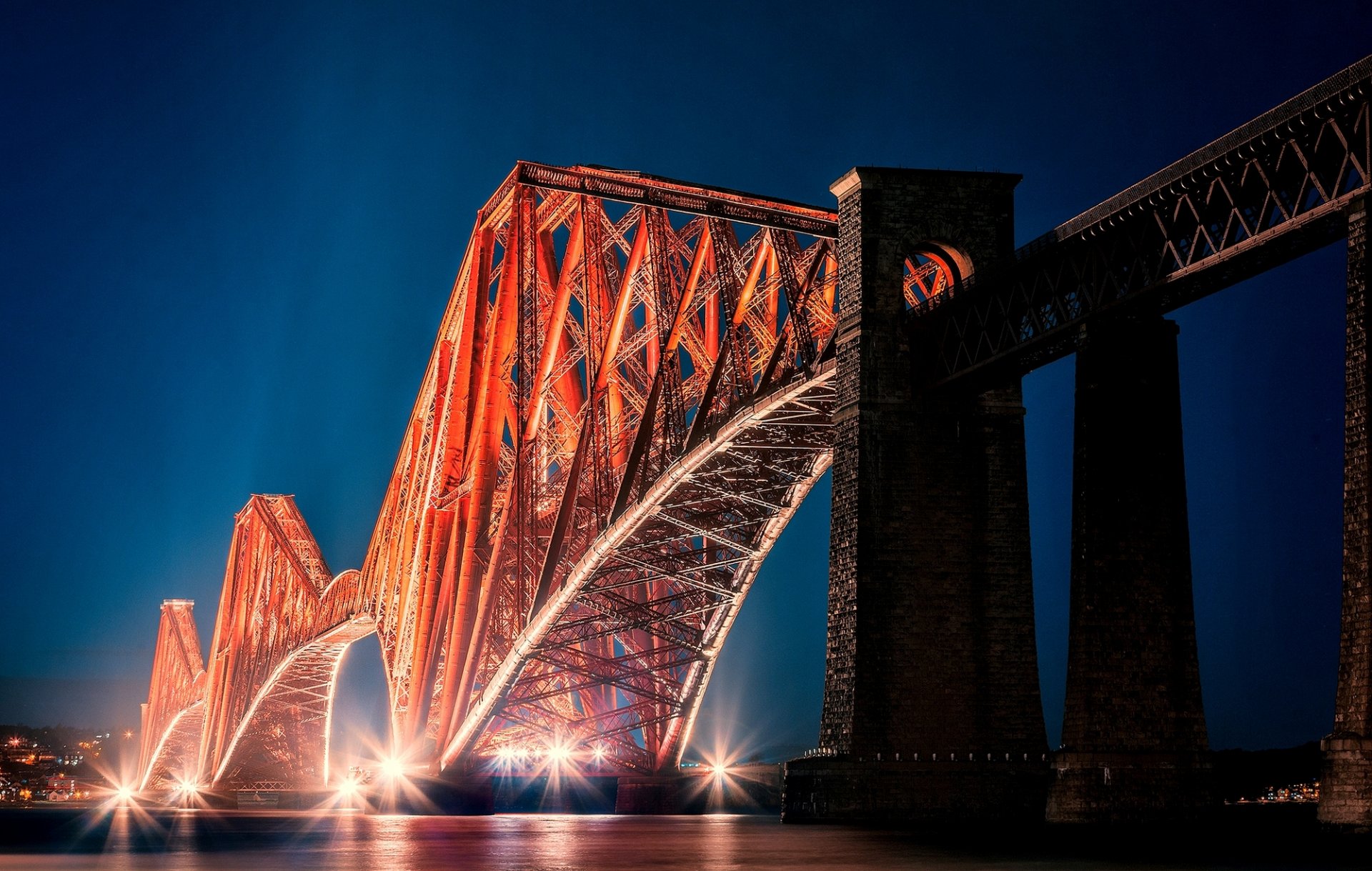 edimburgo scozia alba forth bridge ponte firth of forth baia luci retroilluminazione sera città