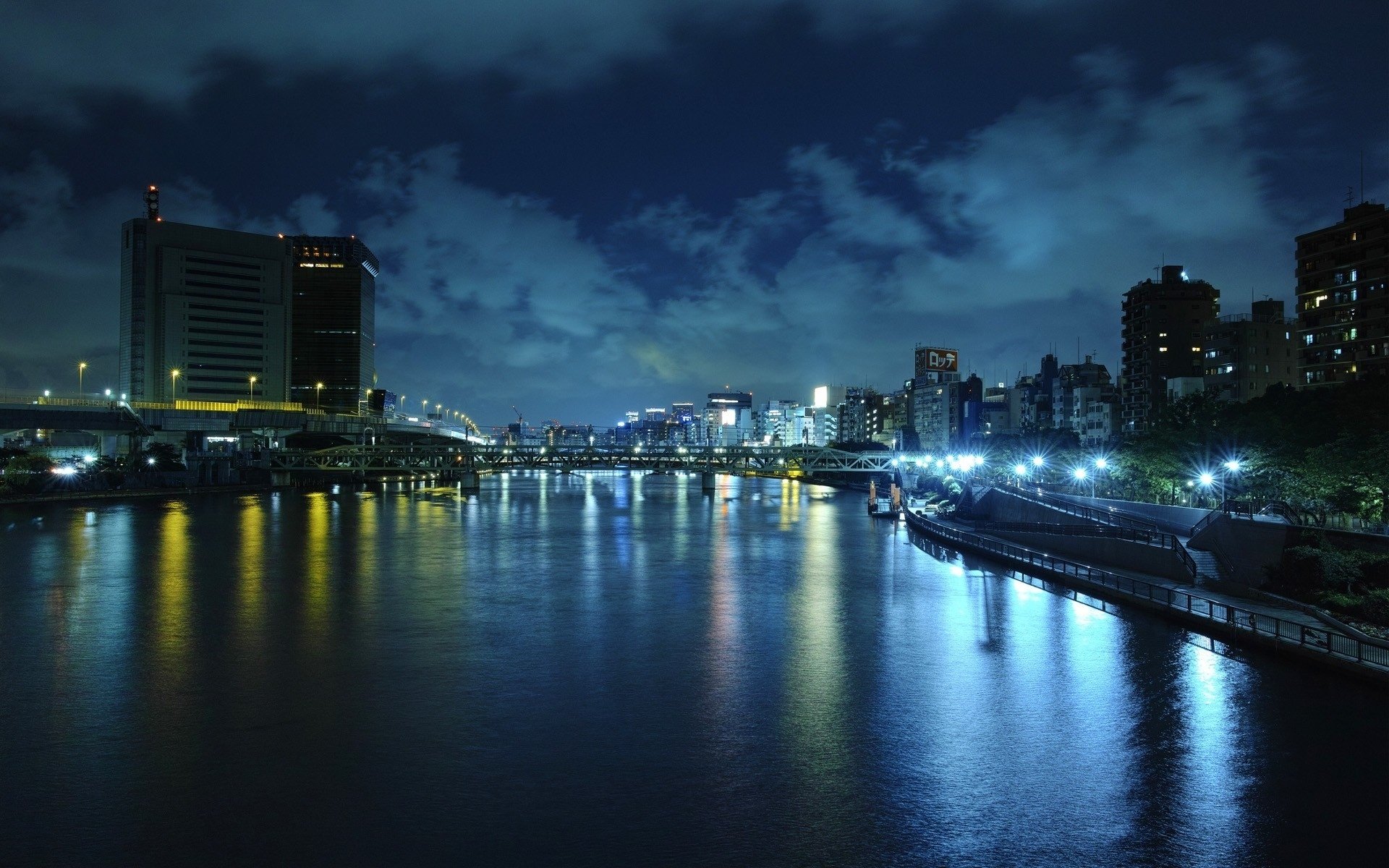 città capitale pechino cina notte sera illuminazione luci fiume lungomare ponte acqua riflessione