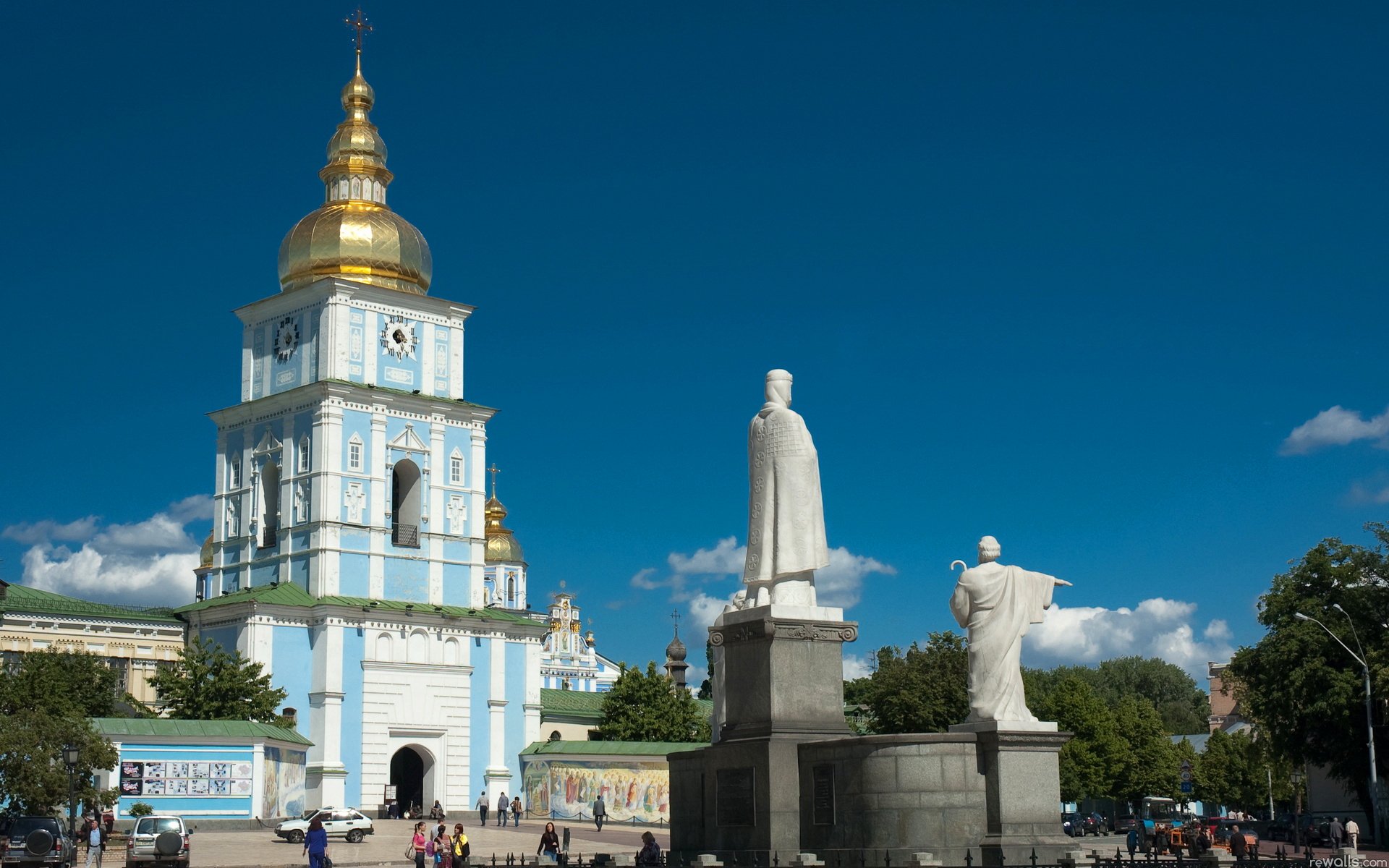 kiev ucrania cielo verano plaza catedral mikhailovsky monumento personas