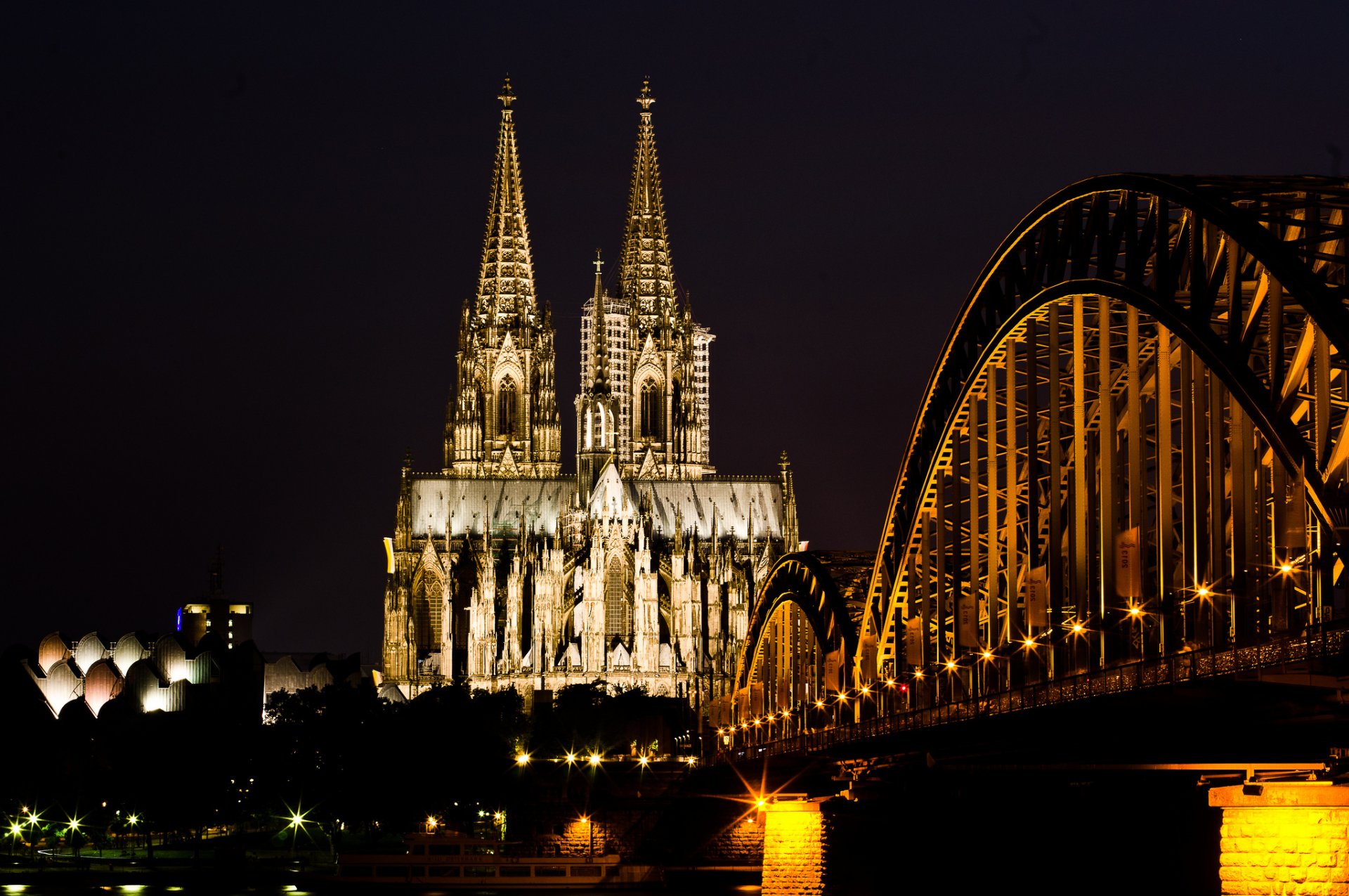 köln colonia colonia città germania kölner dom cattedrale di colonia cattedrale di colonia ponte di hohenzollern hohenzollernbrücke chiesa ponte fiume reno notte luce