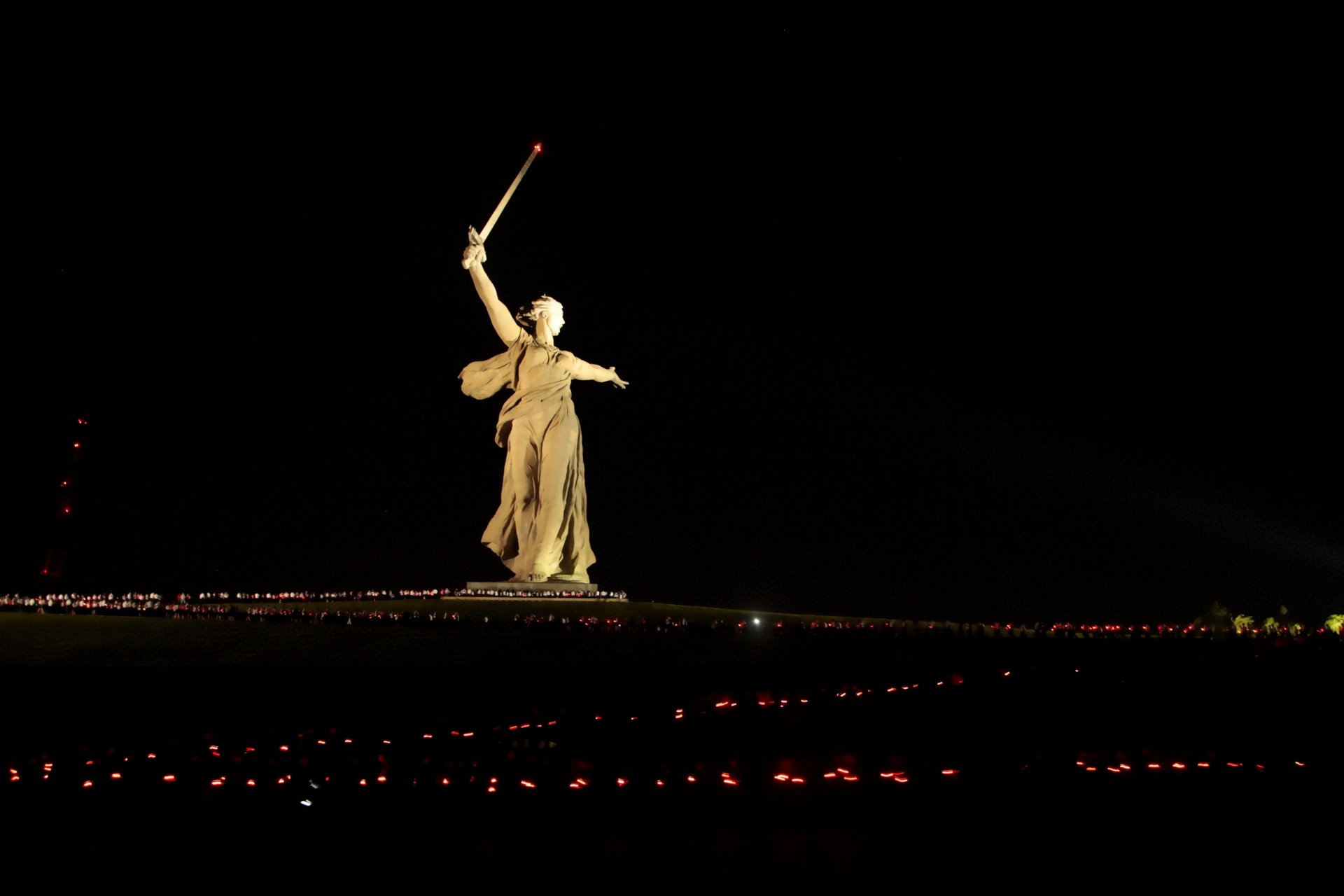 mamaev kurgan escultura madre patria memoria gran guerra patriótica la segunda guerra mundial volgogrado stalingrado monumento rusia urss noche ciudad luces patria segunda guerra mundial ros