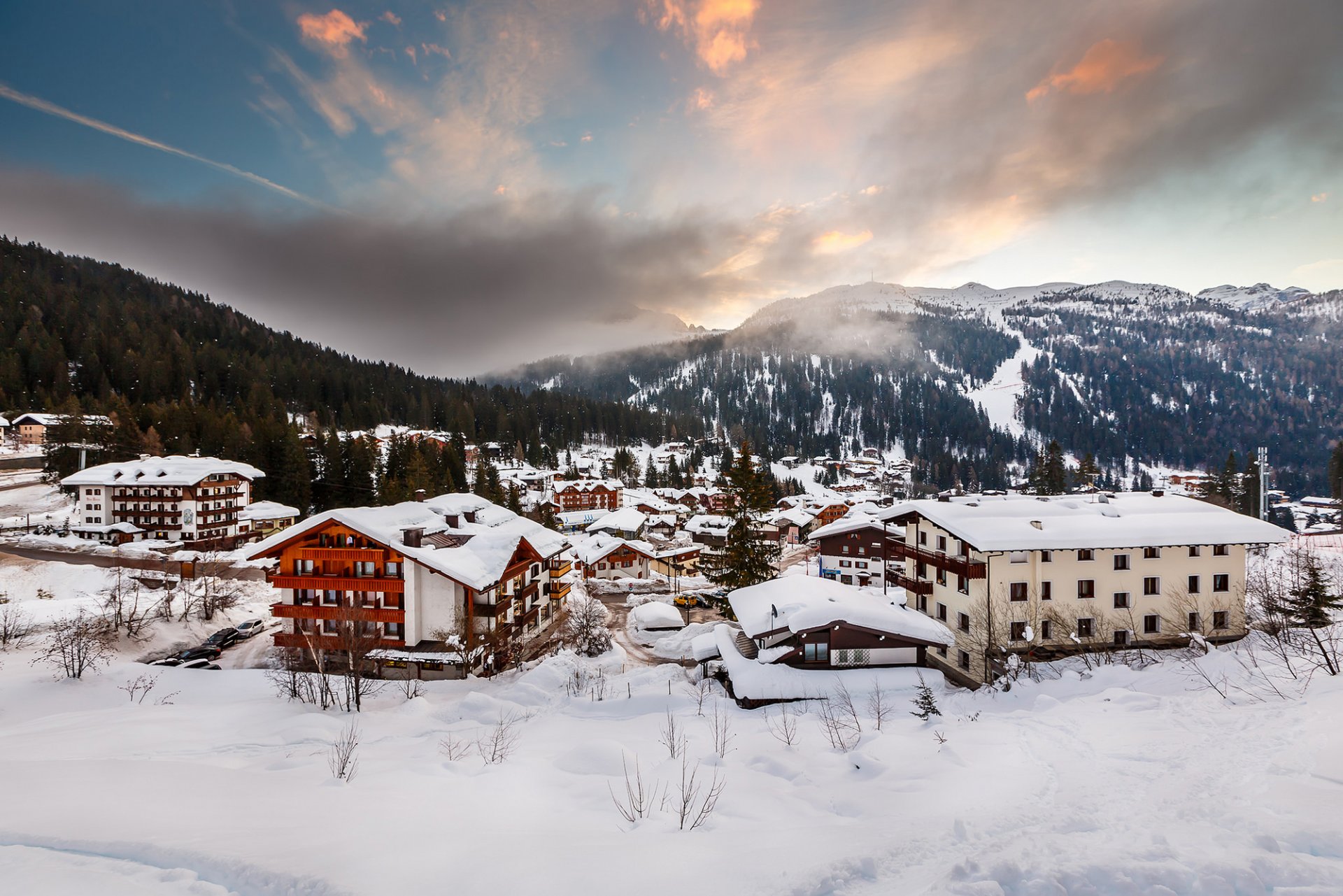 italia alpi italien alpen stadt häuser häuser gebäude berge schnee winter