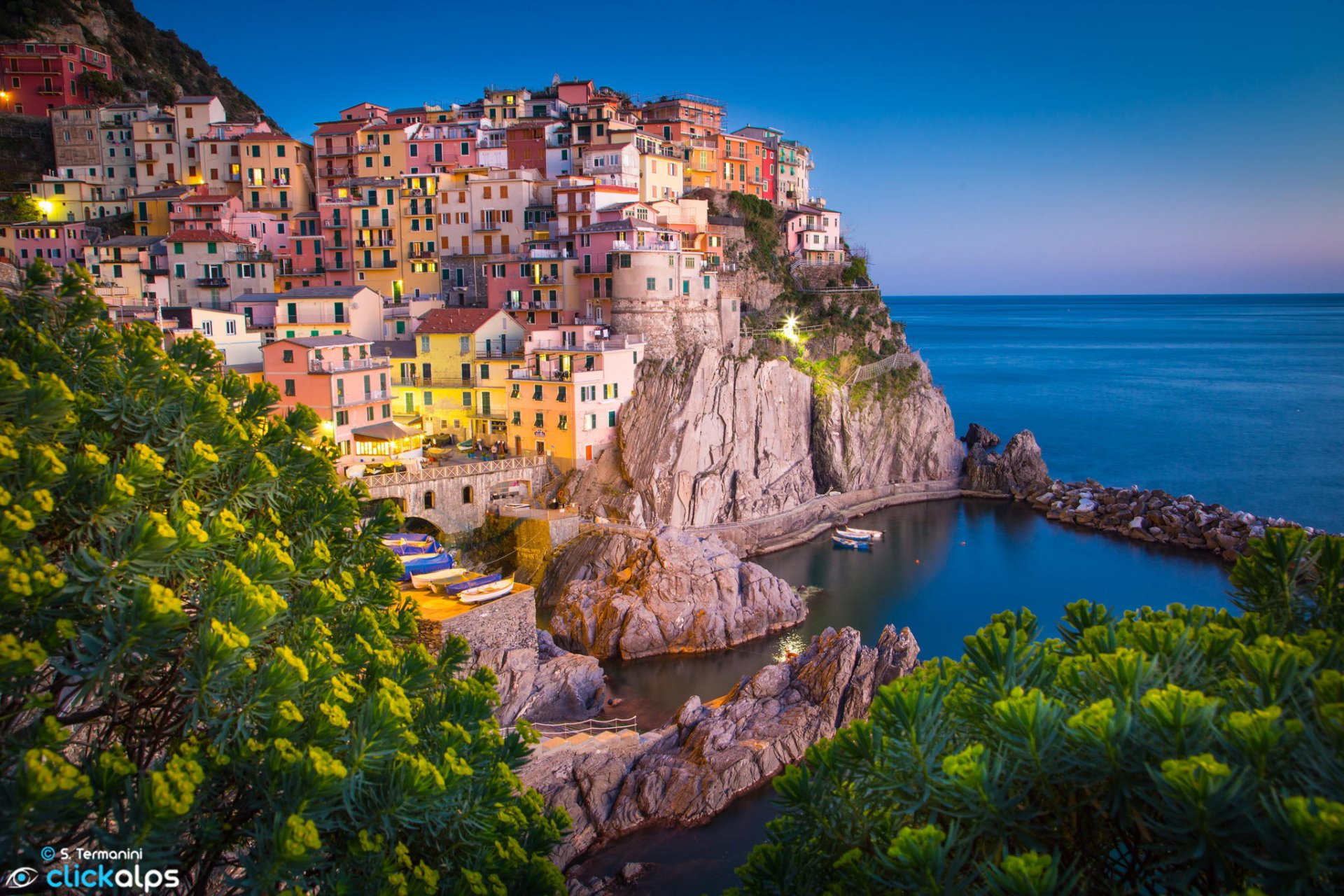 parco nazionale delle cinque terre manarola italy town house buildings beach ligurian sea stones rock landscape