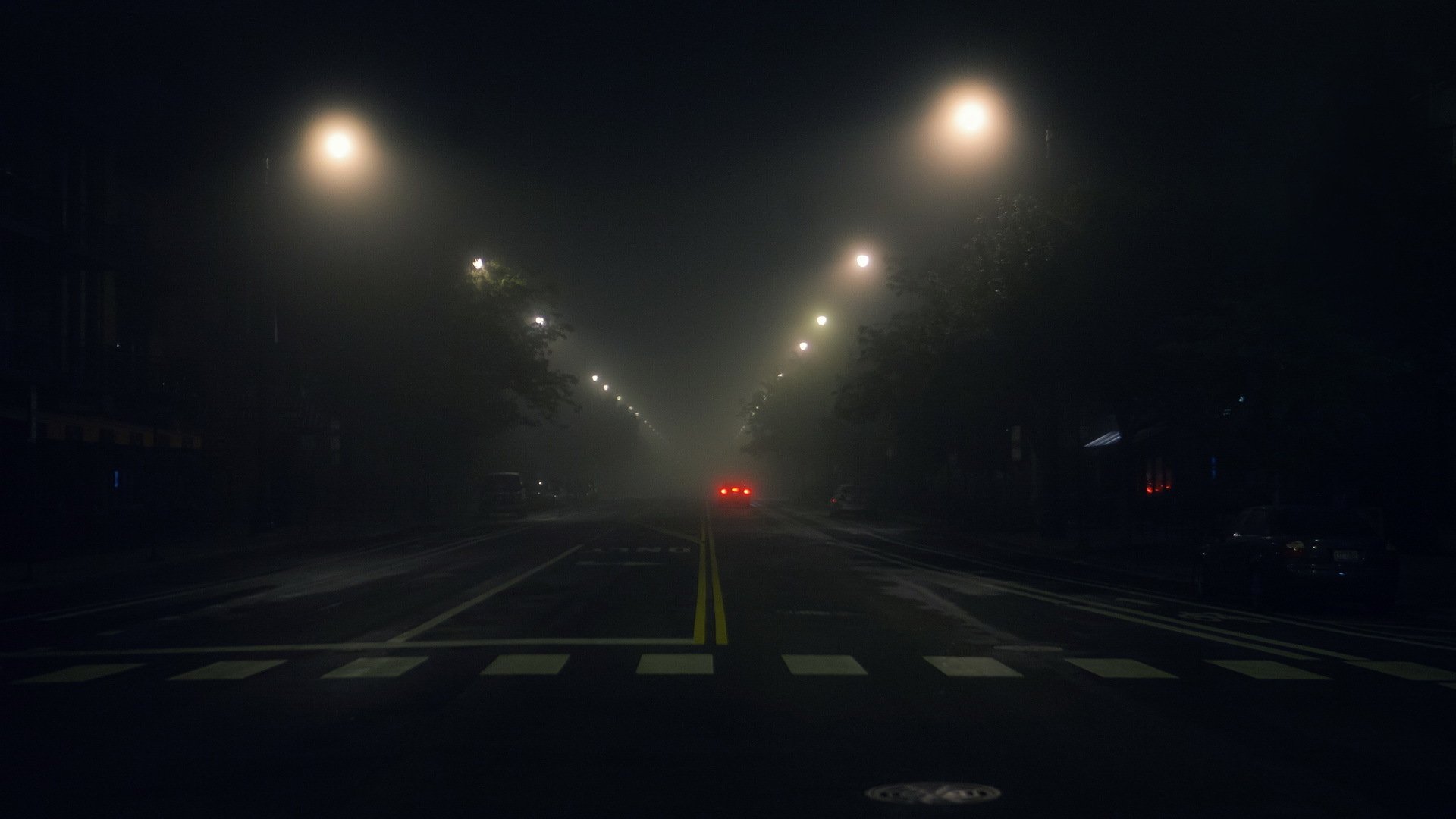 Ближний свет в городе. Дорога ночью. Трасса ночью. Ночная дорога с фонарями. Город ночью трасса.