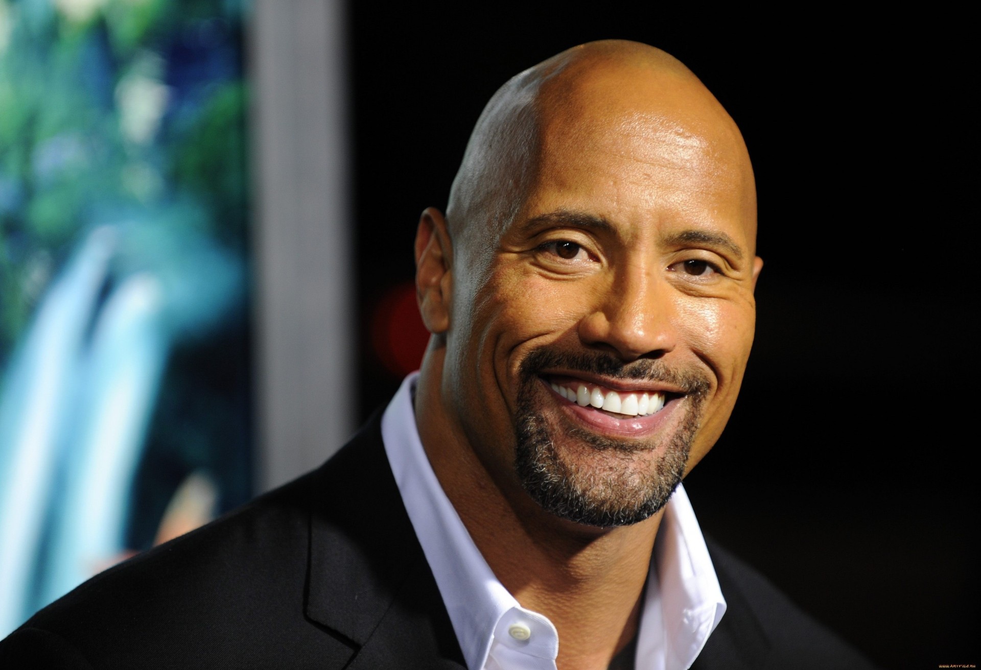 dwayne johnson sourire. acteur