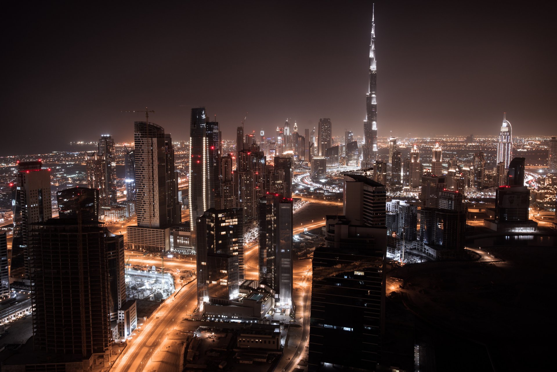 dubai città naght panorama notte case grattacieli luci strade