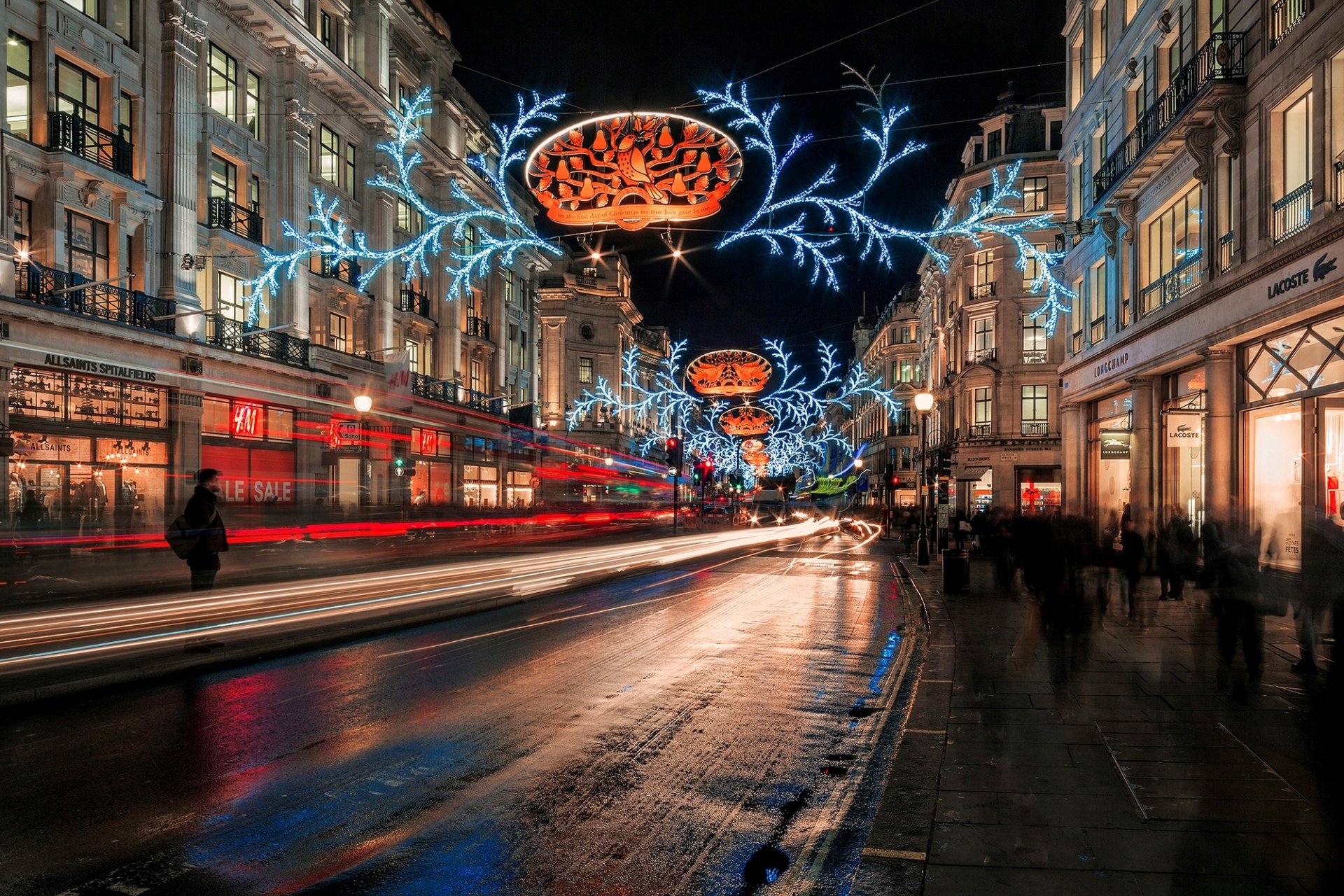 england london großbritannien stadt nacht winter feiertage straße belichtung straße menschen girlanden lichter häuser gebäude geschäfte