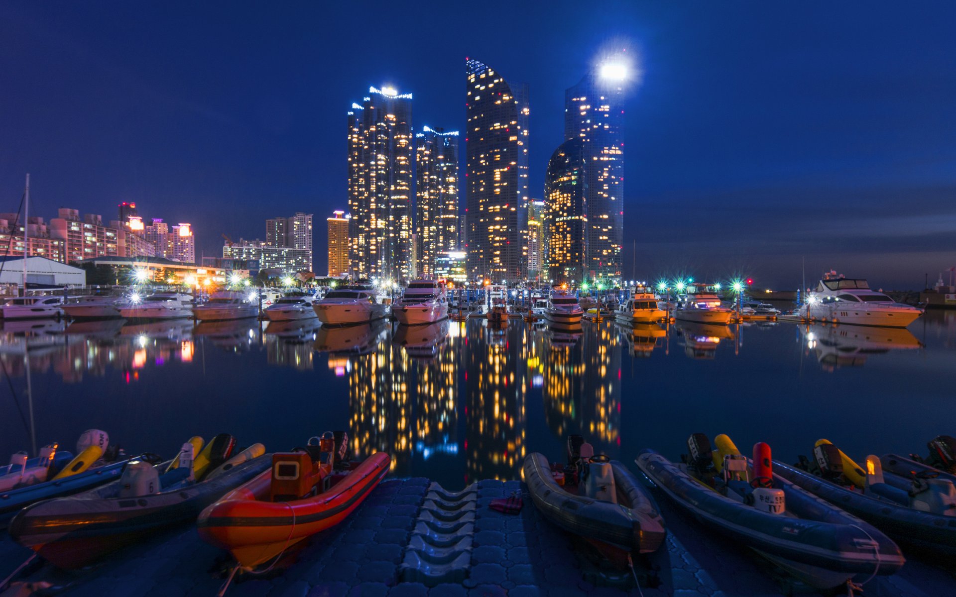 town wharf pier of the boat boat yacht high-rise buildings skyscraper night beautiful lighting reflection quiet water blur bokeh wallpaper