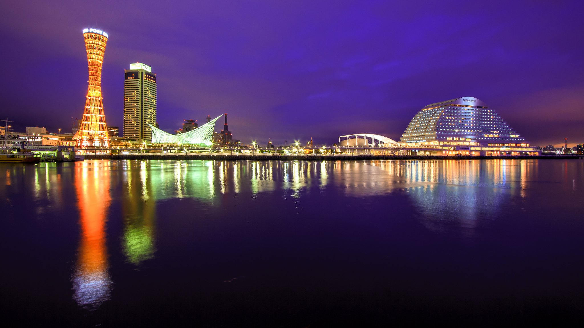 japon honshu kobe ville port détroit bâtiments tour lumières éclairage nuit violet ciel