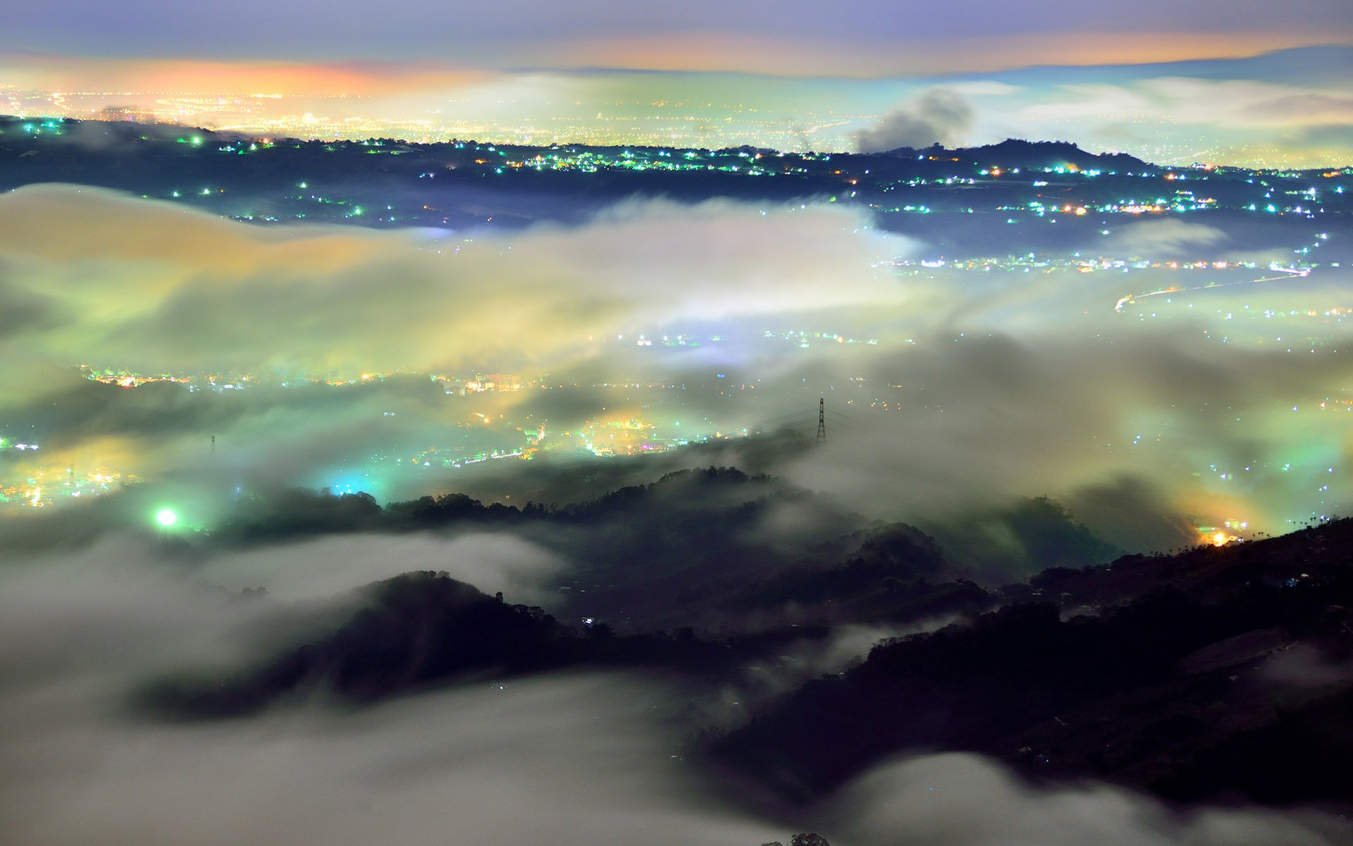 ciudad noche niebla nubes luces