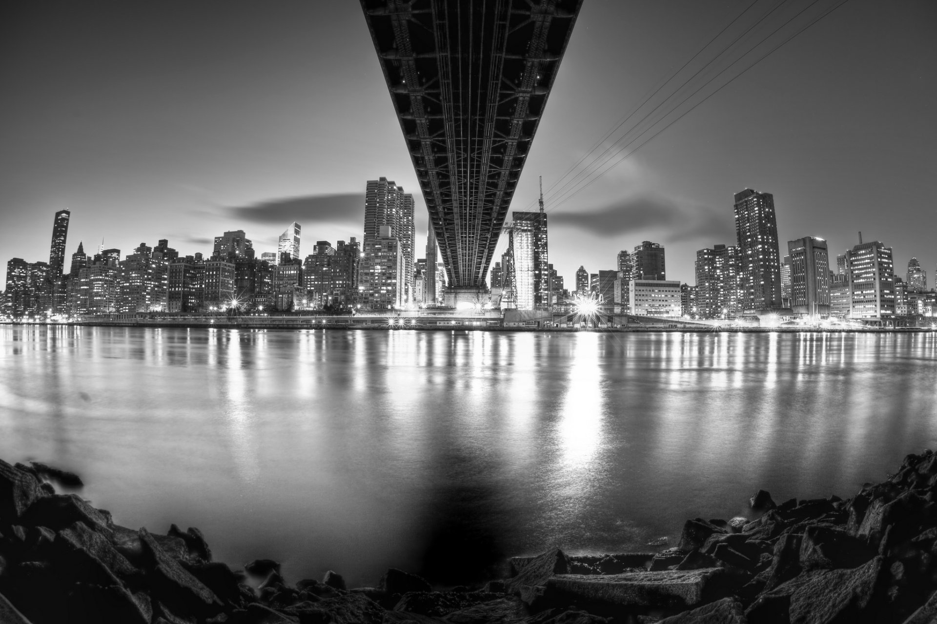 puente de queensboro nueva york isla roosevelt east river estados unidos puente de queensboro isla roosevelt ciudad noche rascacielos blanco y negro