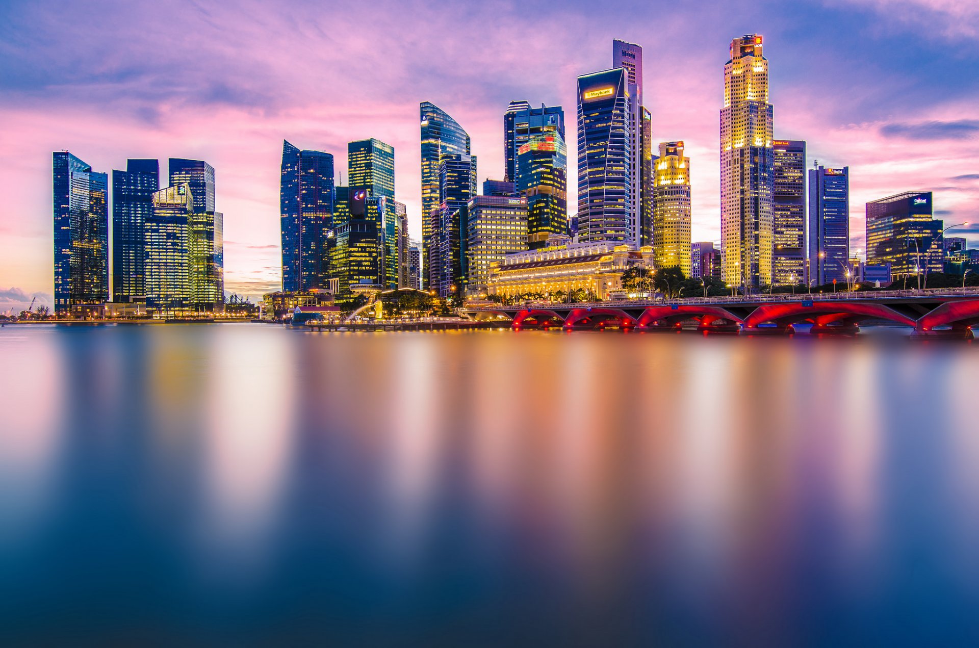 singapour asie ville soirée lumières rétro-éclairage gratte-ciel maisons pont baie