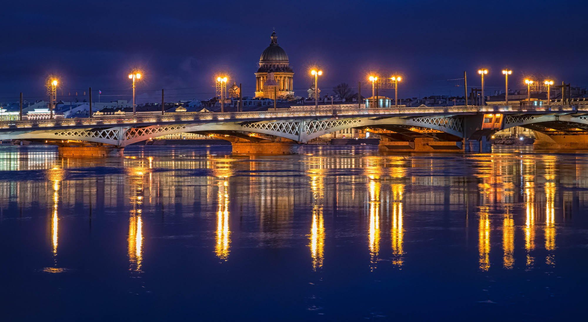 san petersburgo peter rusia noche luces linternas puente río neva