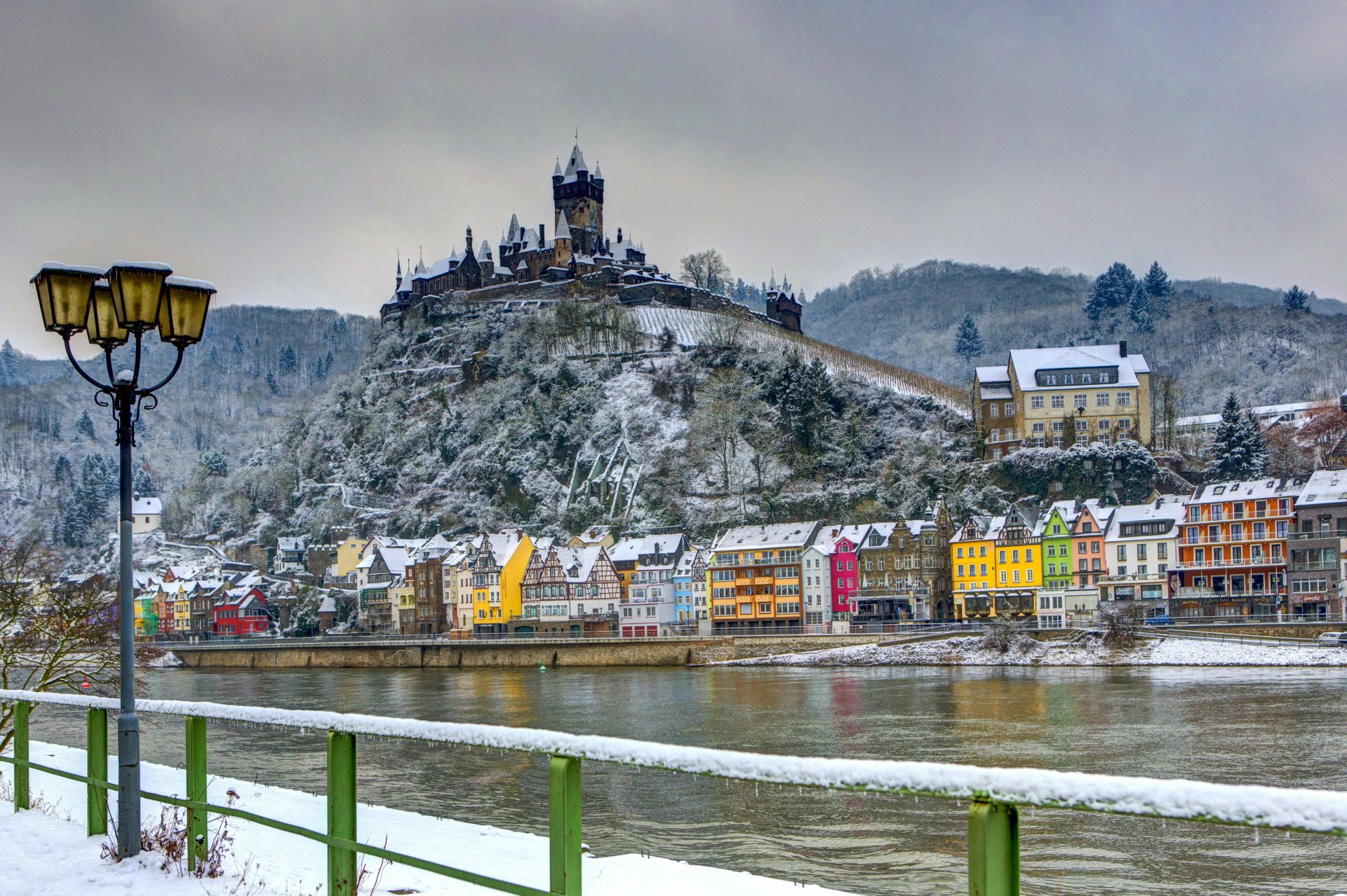 alemania castillo fortaleza invierno casas río cochem burg nieve linternas