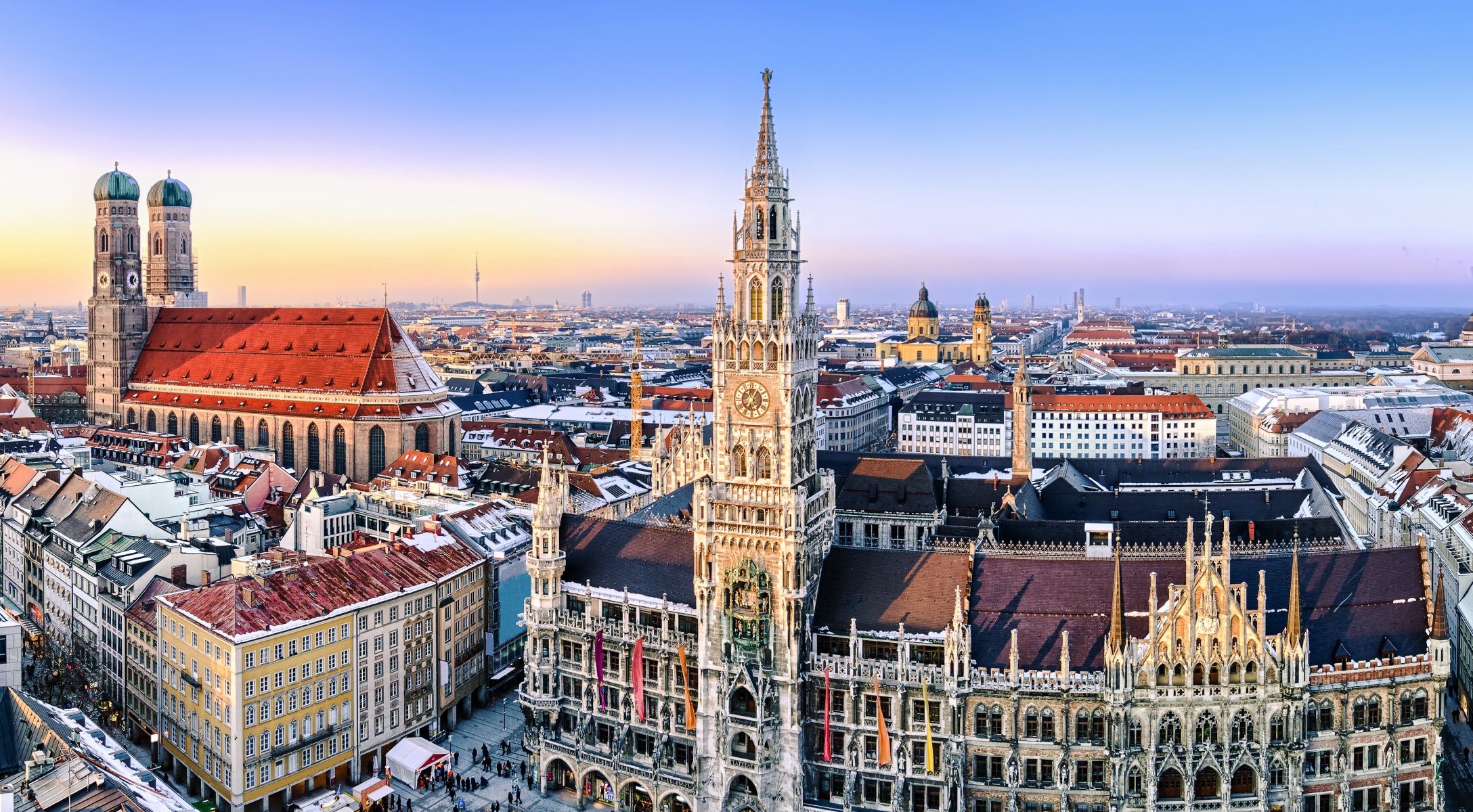 munich allemagne frauenkirche frauenkirche cathédrale marienplatz place ville architecture maisons bâtiments panorama