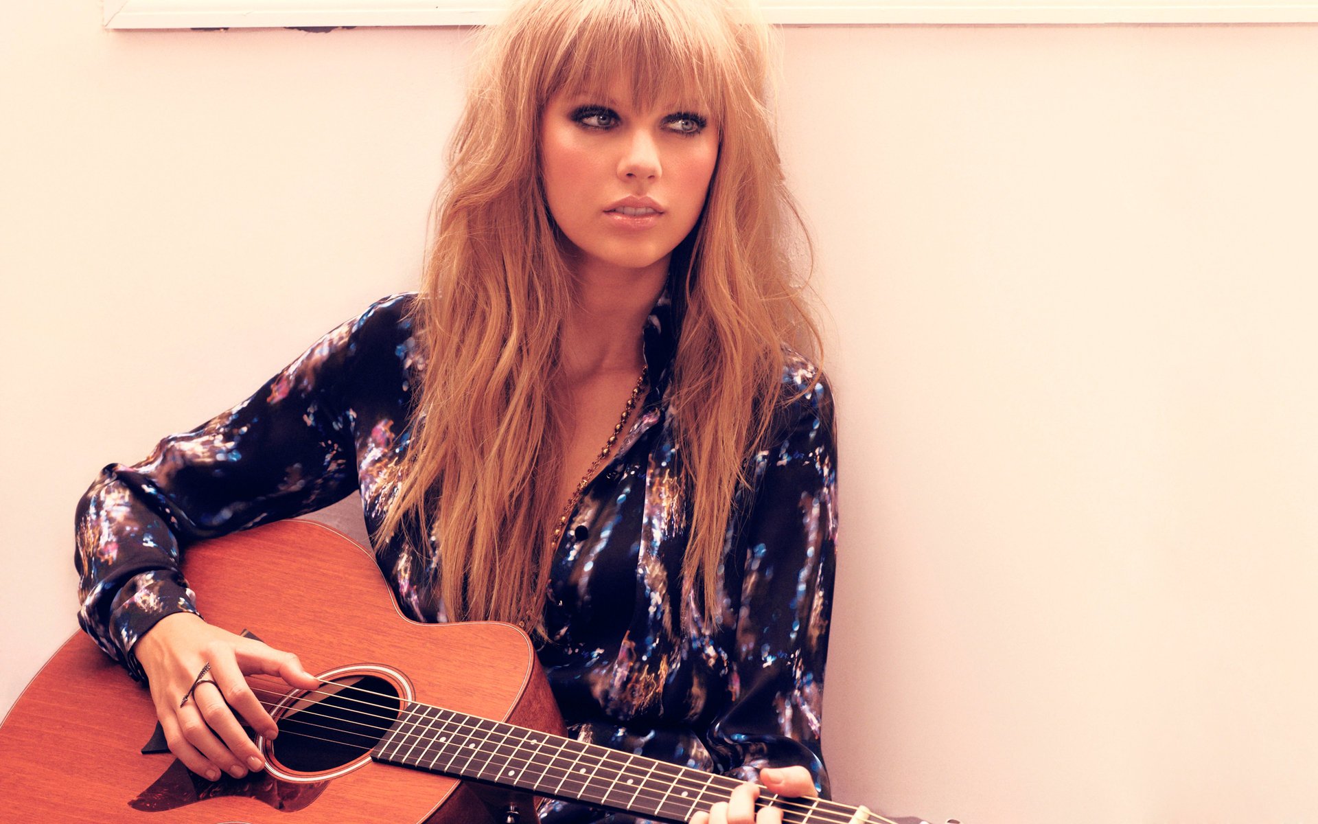 belle taylor swift chanteuse guitare