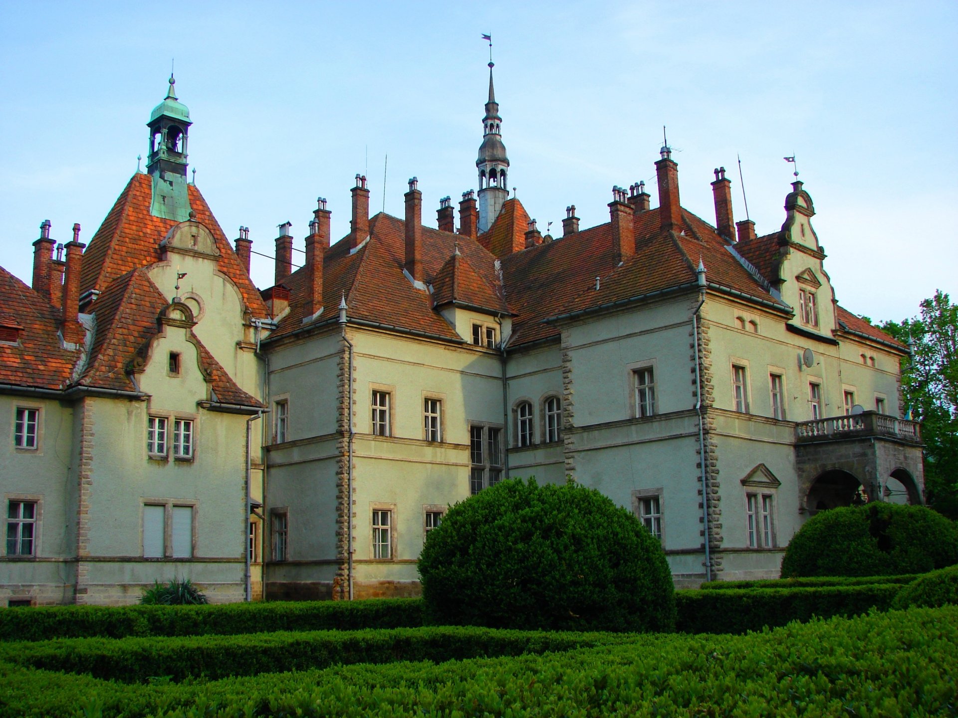 ukraine zakarpattia schoenborn hunting castle schonborn park box-tree