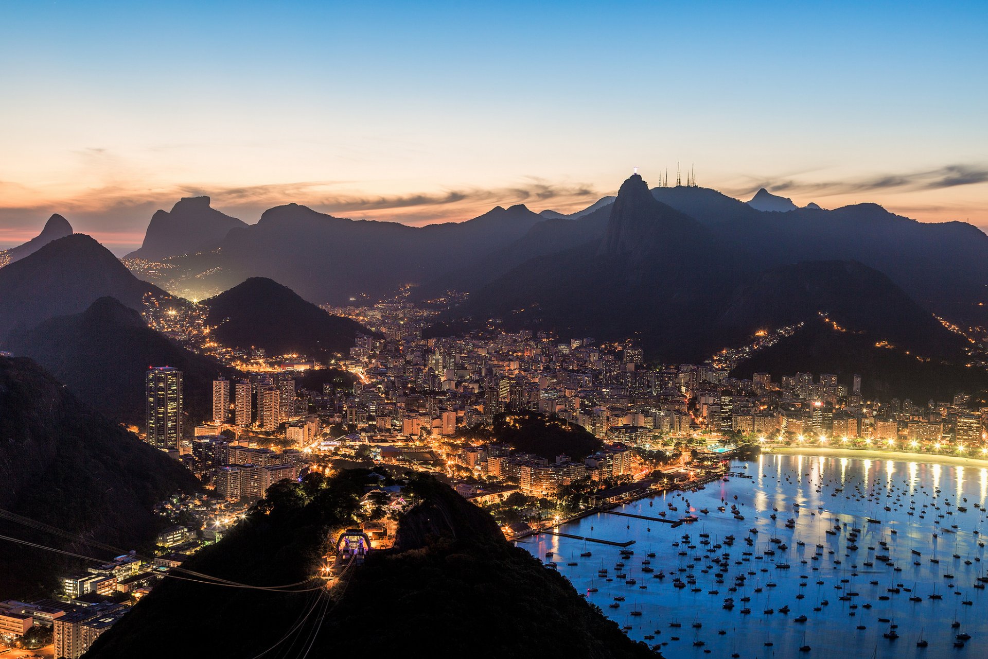 brasile rio de janeiro baia baia barche sera tramonto cielo nuvole città luci