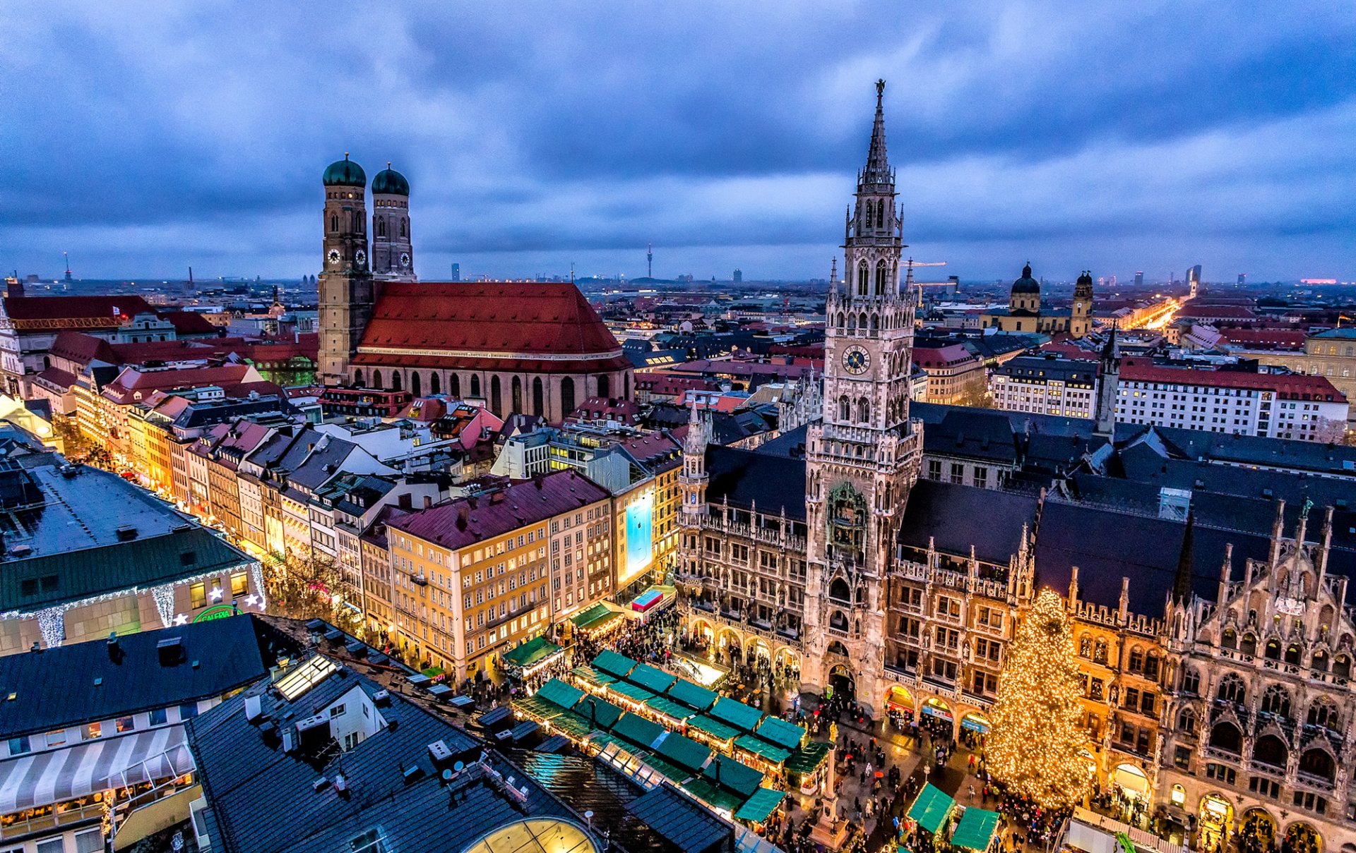 munich germany deutschland marienplatz square frauenkirche cathedral town night house buildings market christma