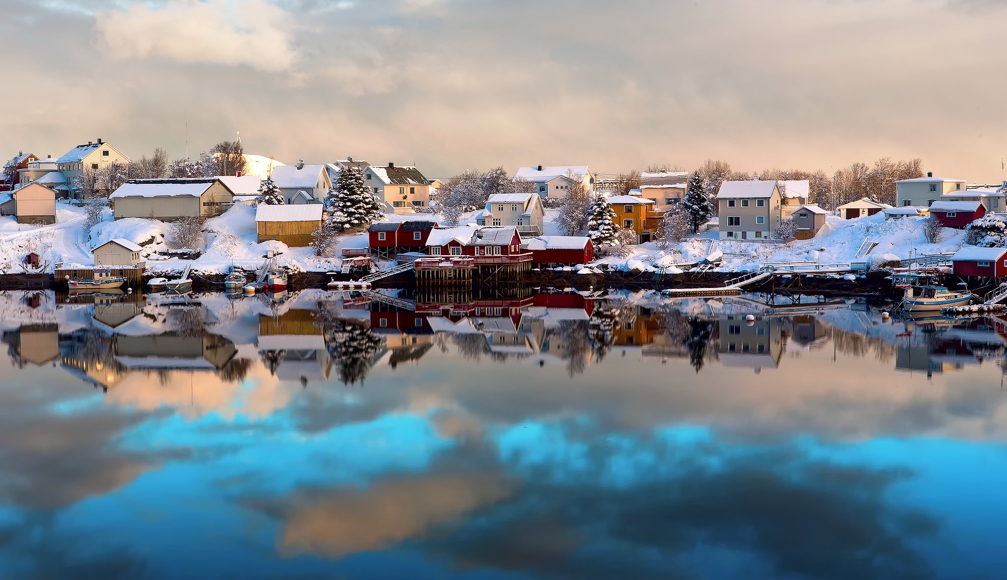 noruega lofoten lofoten invierno casa nieve barcos reflexiones