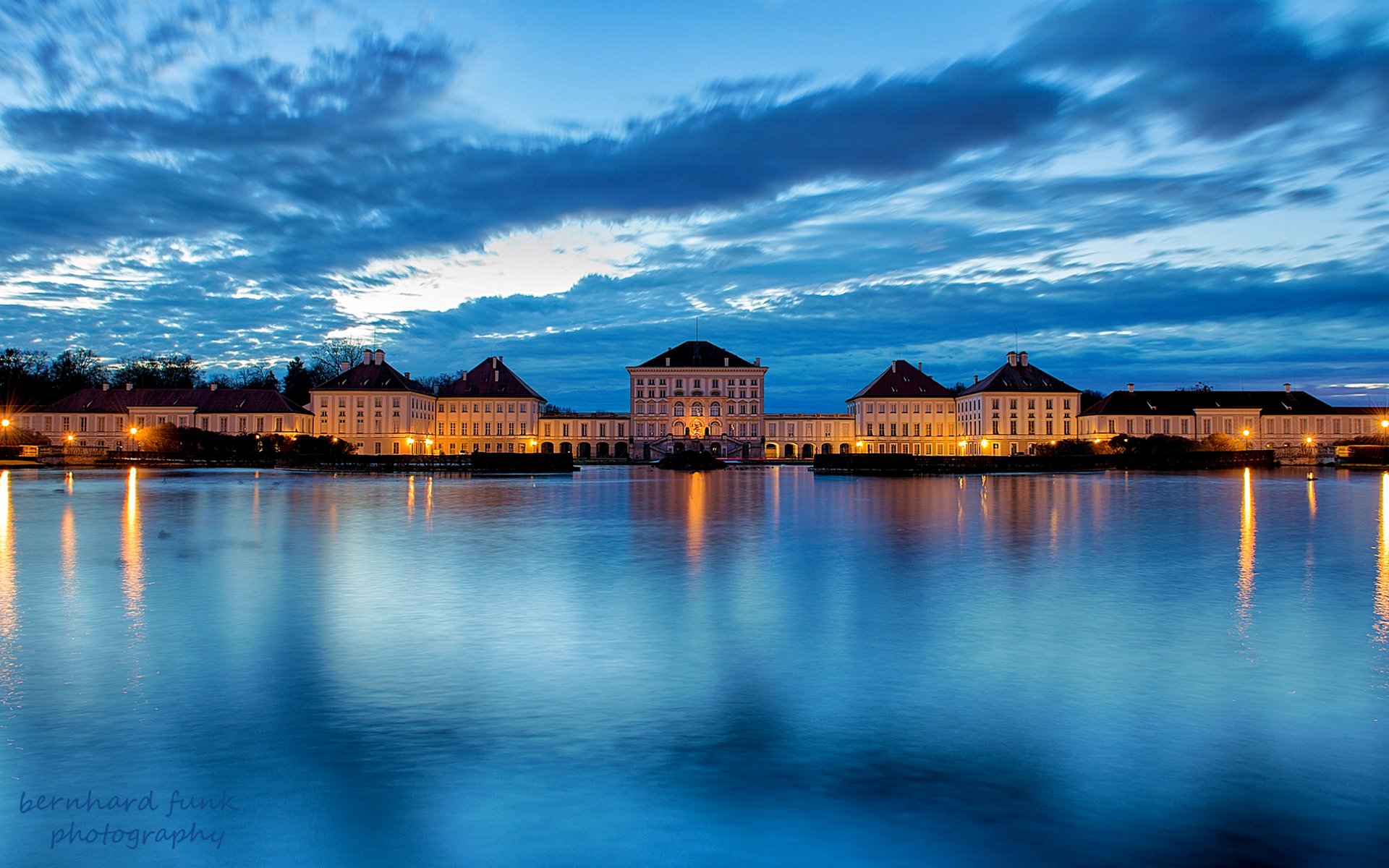 alemania baviera munich ciudad río castillo palacio nymphenburg luces iluminación iluminación noche azul cielo nubes