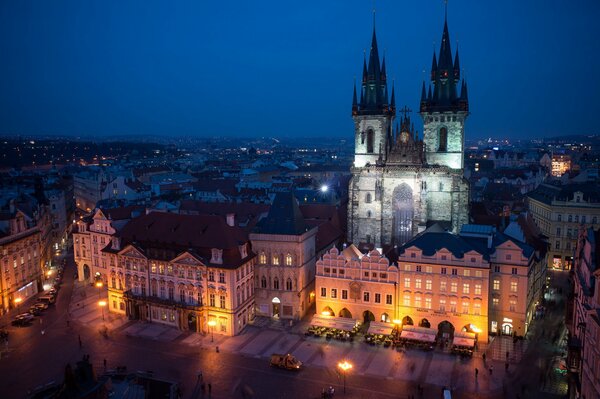 Zamek w Czechach nocna Panorama