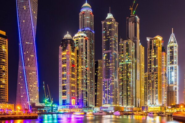 Notte araba moderna a Dubai