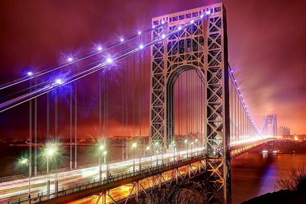 Hermoso puente luminoso arcos y luces