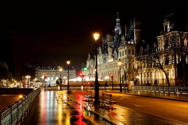 Paris nocturne à la lumière des lanternes