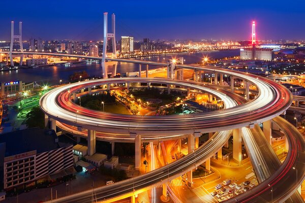 Luces de la Noche del puente de Shanghai
