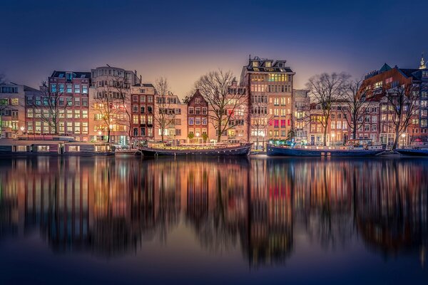 Amsterdam s night houses on the canal bank