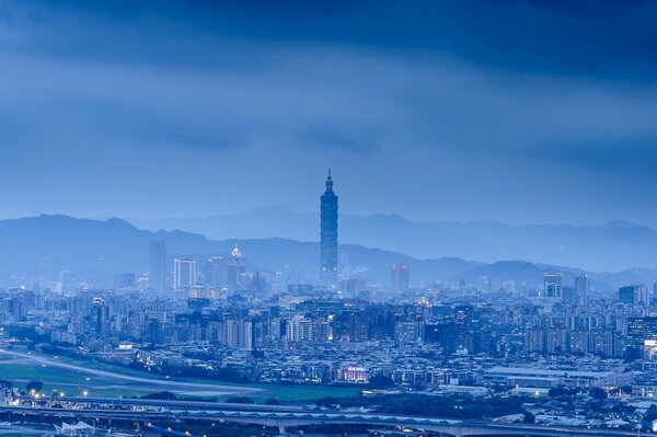 Panorama de la Chine dans la brume tour nuit vue de la ville